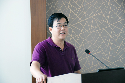 中国科学院大连化学物理研究所汪福意研究员代表课题组汇报子课题《性味物质基础的发现与评价方法研究》的研究进展情况