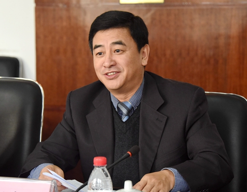 孙忠人校长代表学校向专家组作工作汇报