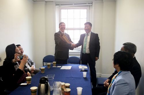 xg111太平洋在线官网副校长王喜军与伦敦南岸大学副校长Paul Ivey会谈